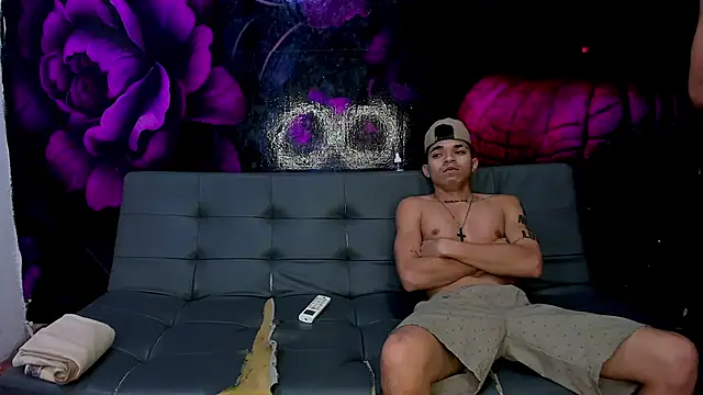 Snapshot of SecretsParty chatting on September 30, 2:33 pm SecretsParty online show from September 30, 2:33 pm