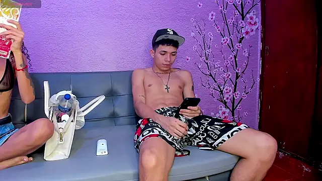 Snapshot of SecretsParty chatting on October 28, 8:00 pm SecretsParty online show from October 28, 8:00 pm