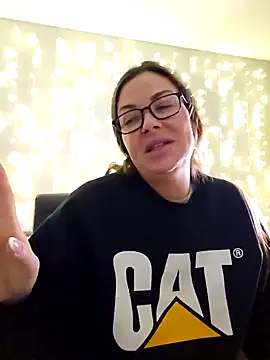 Snapshot of RebeccaXO_ chatting on December 11, 3:45 am RebeccaXO online show from December 11, 3:45 am