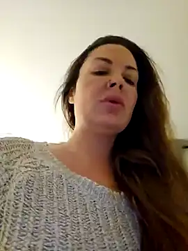 Snapshot of RebeccaXO_ chatting on February 5, 3:23 am RebeccaXO online show from February 5, 3:23 am