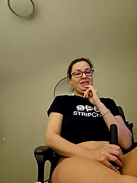 Snapshot of RebeccaXO_ chatting on February 7, 3:34 am RebeccaXO online show from February 7, 3:34 am