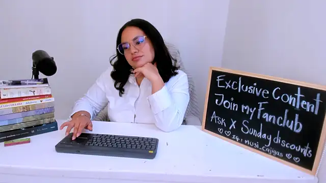 susy angel online show from June 7, 7:06 pm