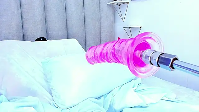 keyllaa  online show from March 19, 11:47 pm