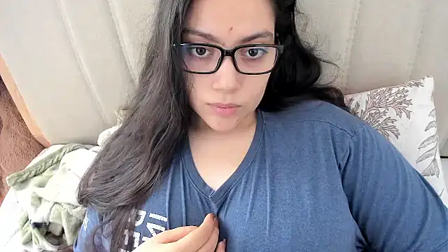 Snapshot of roniewester chatting on February 21, 2:29 pm roniewester online show from February 21, 2:29 pm