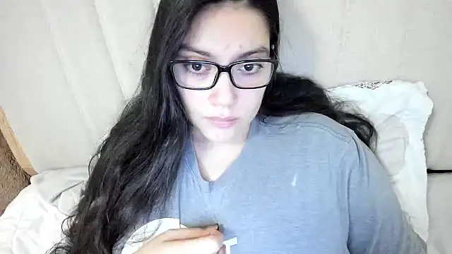 Snapshot of roniewester chatting on February 28, 2:45 am roniewester online show from February 28, 2:45 am