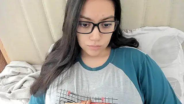 Snapshot of roniewester chatting on March 6, 2:35 pm roniewester online show from March 6, 2:35 pm