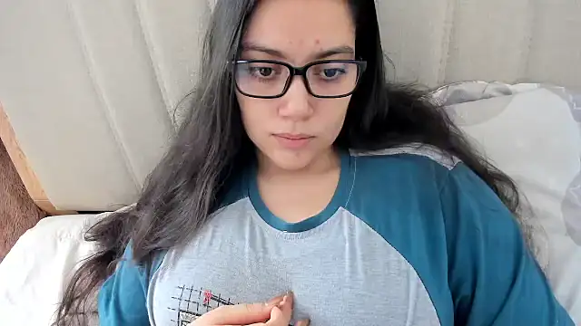 Snapshot of roniewester chatting on March 8, 2:43 pm roniewester online show from March 8, 2:43 pm