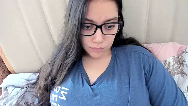 Snapshot of roniewester chatting on March 14, 2:33 pm roniewester online show from March 14, 2:33 pm