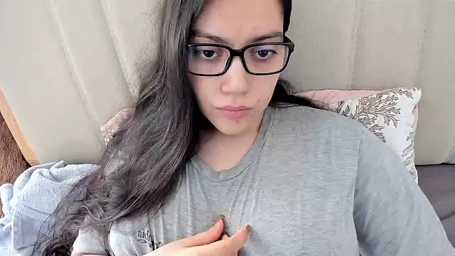 Snapshot of roniewester chatting on March 15, 2:45 pm roniewester online show from March 15, 2:45 pm