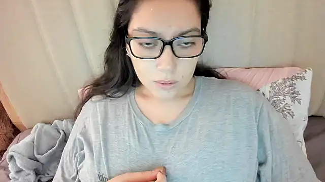 Snapshot of roniewester chatting on March 17, 2:31 pm roniewester online show from March 17, 2:31 pm