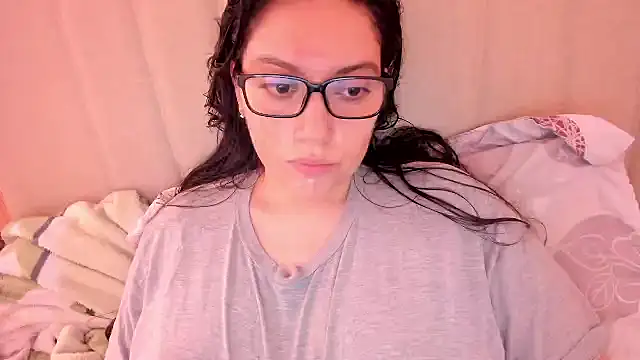 Snapshot of roniewester chatting on April 19, 6:43 pm roniewester online show from April 19, 6:43 pm