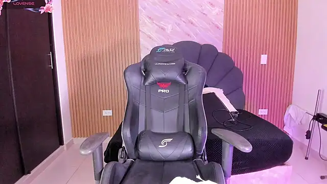 karol green  online show from February 6, 3:11 am