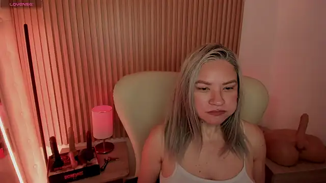 MarianL0ve online show from February 7, 1:43 pm