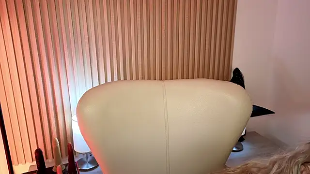 Snapshot of MarianL0ve chatting on October 18, 11:00 am MarianL0ve online show from October 18, 11:00 am