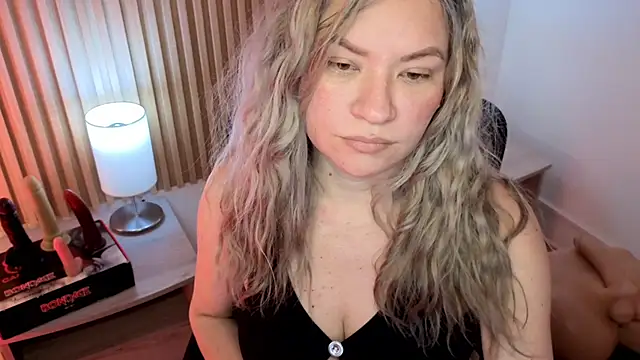 MarianL0ve online show from November 13, 10:58 am