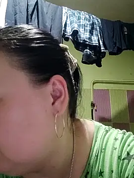 Snapshot of Rini333 chatting on February 20, 10:43 pm Rini333 online show from February 20, 10:43 pm