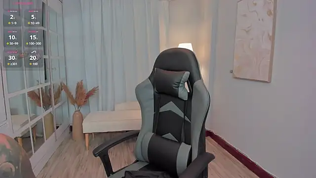 LeahJones  online show from September 18, 4:58 am