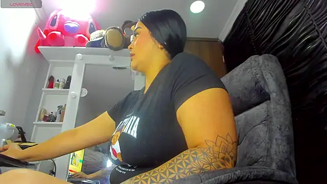 Snapshot of Pocahontas_d chatting on May 26, 5:36 am Pocahontas d online show from May 26, 5:36 am