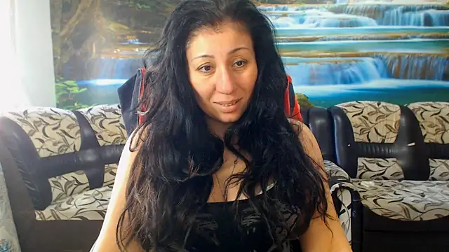 MoistMady online show from March 7, 1:30 pm