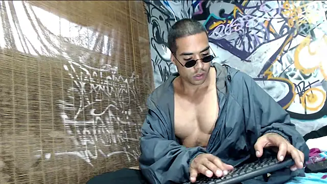 Snapshot of Justin_Frank chatting on March 1, 3:27 pm Justin Frank online show from March 1, 3:27 pm