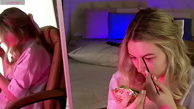 elinanortas online show from March 5, 1:10 am