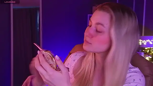 elinanortas online show from March 16, 1:07 am