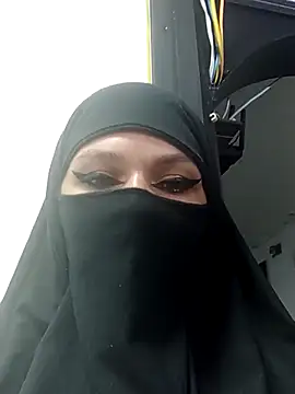 evelyn  salah online show from January 6, 10:45 pm