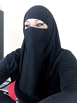 evelyn  salah online show from June 23, 9:46 pm