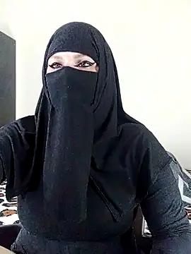evelyn  salah online show from July 3, 8:48 pm