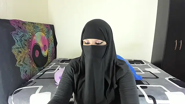 evelyn  salah online show from July 12, 12:23 am