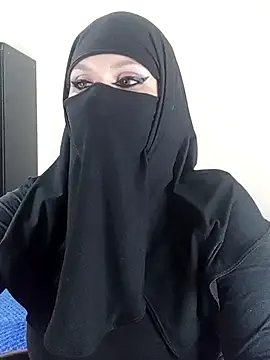 evelyn  salah online show from July 18, 2:38 am