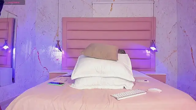 Scarleett 22 online show from December 13, 7:53 pm