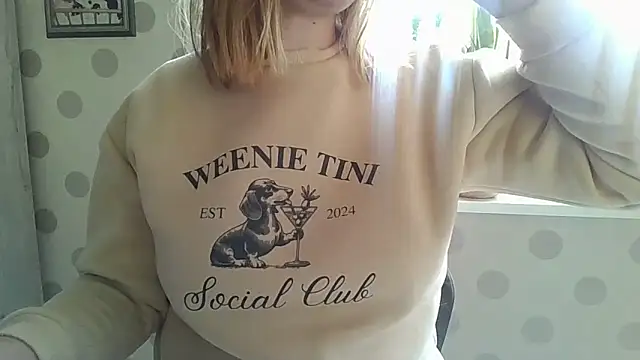 Snapshot of LiquidLeonie chatting on March 16, 7:01 am LiquidLeonie online show from March 16, 7:01 am