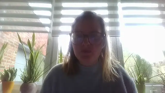 Snapshot of LiquidLeonie chatting on March 27, 3:23 pm LiquidLeonie online show from March 27, 3:23 pm