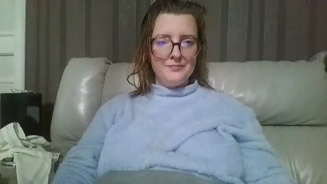 Snapshot of LiquidLeonie chatting on March 28, 4:56 am LiquidLeonie online show from March 28, 4:56 am