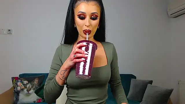 SaraDaisy online show from February 28, 8:18 pm