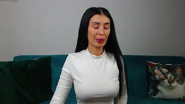 SaraDaisy online show from October 4, 5:22 pm