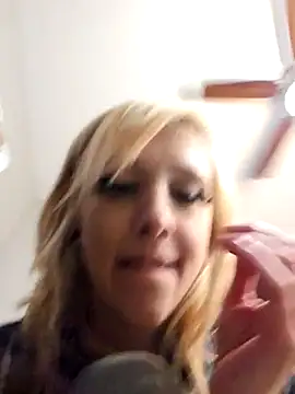 Snapshot of AmethystFoxx chatting on March 4, 4:09 pm AmethystFoxx online show from March 4, 4:09 pm