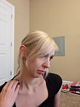 Snapshot of AmethystFoxx chatting on September 13, 6:51 pm AmethystFoxx online show from September 13, 6:51 pm