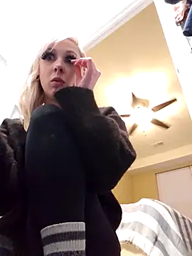 Snapshot of AmethystFoxx chatting on December 4, 10:40 pm AmethystFoxx online show from December 4, 10:40 pm