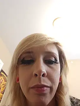 AmethystFoxx online show from June 25, 8:13 pm