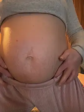 Mini And The Bear online show from February 5, 5:50 pm