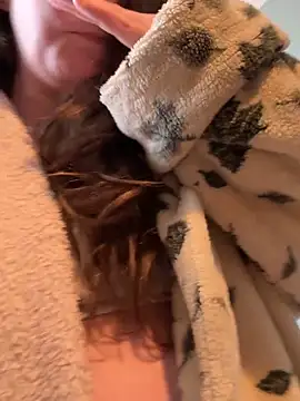 Mini And The Bear online show from March 13, 2:45 pm