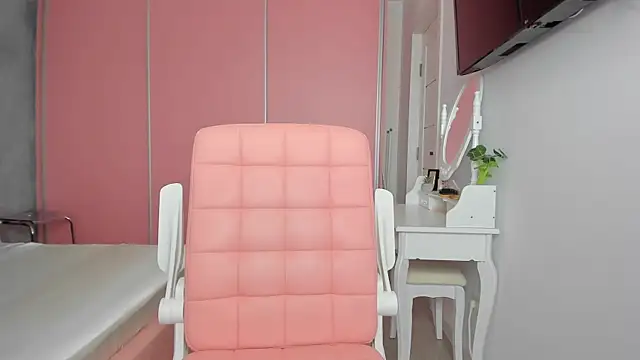 Snapshot of daddysgirl2222 chatting on September 21, 8:05 am daddysgirl2222 online show from September 21, 8:05 am