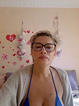 BellaBellaHot online show from October 21, 9:10 am