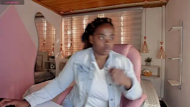 Snapshot of aleja17_xxx chatting on October 3, 8:06 pm aleja17 xxx online show from October 3, 8:06 pm