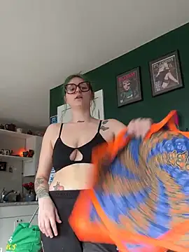 Snapshot of itsbabydashh chatting on March 24, 9:09 pm itsbabydashh online show from March 24, 9:09 pm