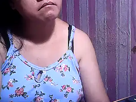 sweetsosie18 online show from February 27, 9:00 am