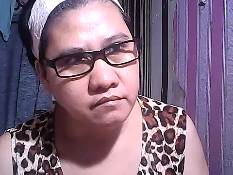 Snapshot of sweetsosie18 chatting on September 23, 9:56 am sweetsosie18 online show from September 23, 9:56 am