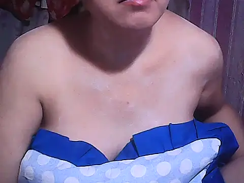 Snapshot of sweetsosie18 chatting on October 2, 4:14 pm sweetsosie18 online show from October 2, 4:14 pm